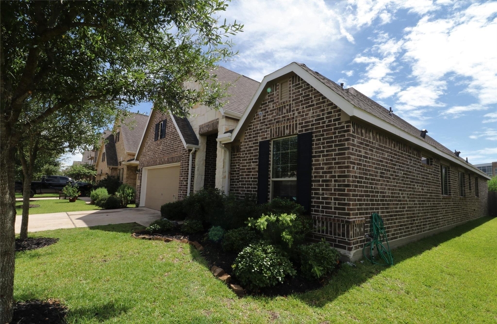 7511 Cypress Pin Oak Drive - Photo 2