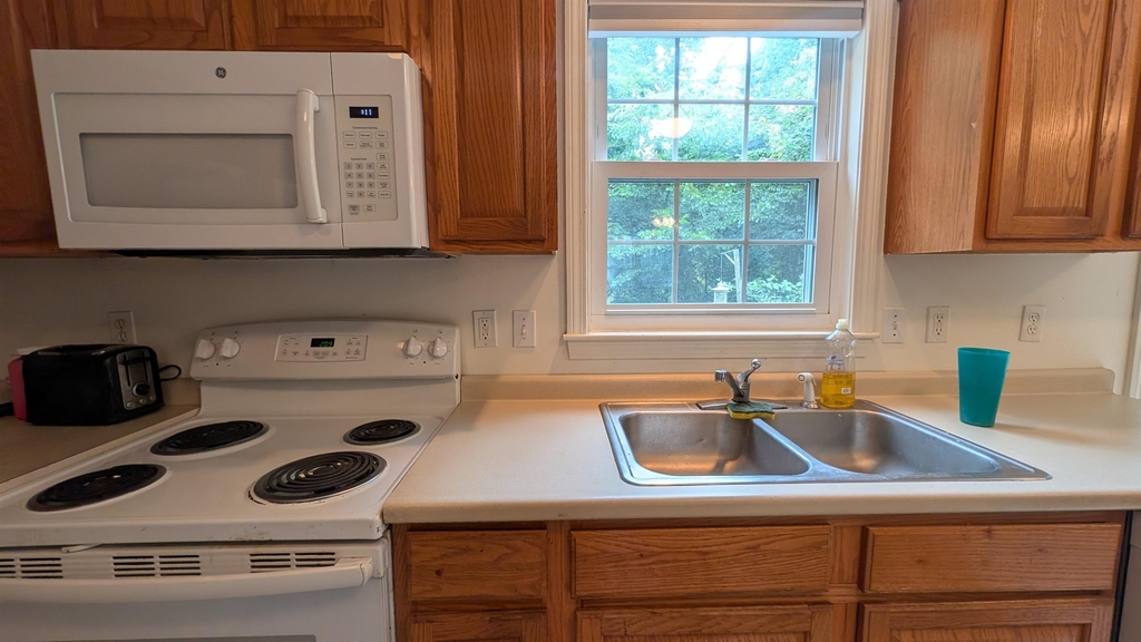 184 Brock - Photo 3