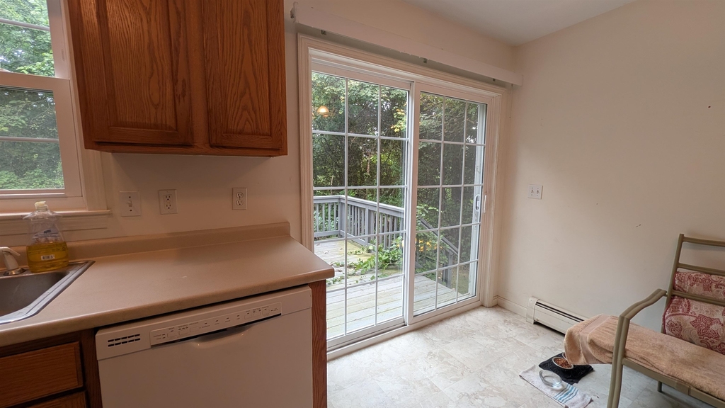 184 Brock - Photo 6