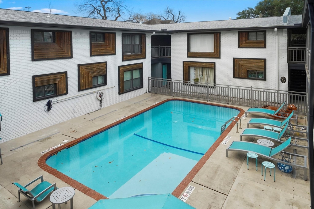 311 Hawthorne Street - Photo 18