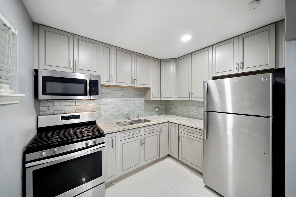 311 Hawthorne Street - Photo 7