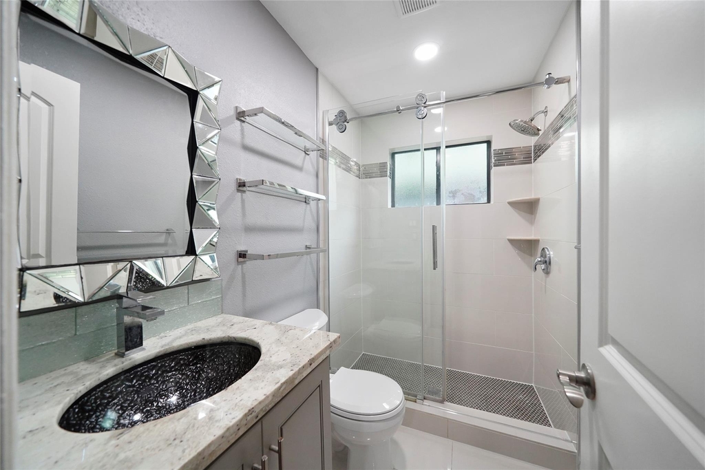 311 Hawthorne Street - Photo 15