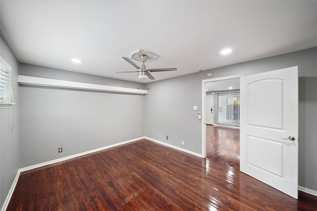 311 Hawthorne Street - Photo 12