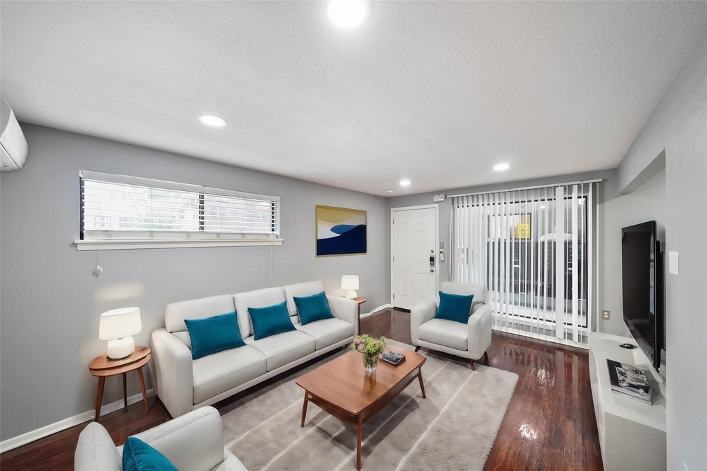 311 Hawthorne Street - Photo 1