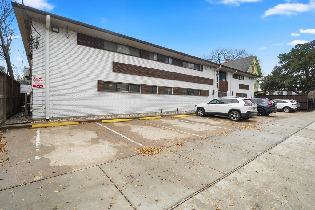 311 Hawthorne Street - Photo 24