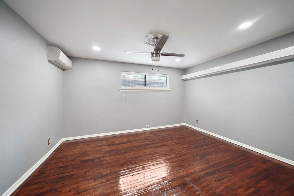 311 Hawthorne Street - Photo 10