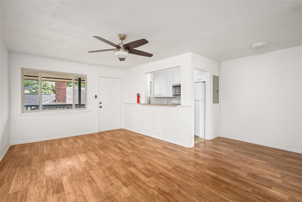 3910 Dallas Street - Photo 2