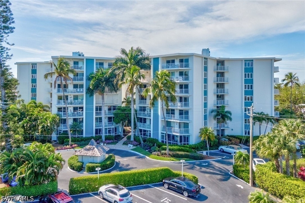 1300 Gulf Shore Boulevard N - Photo 1