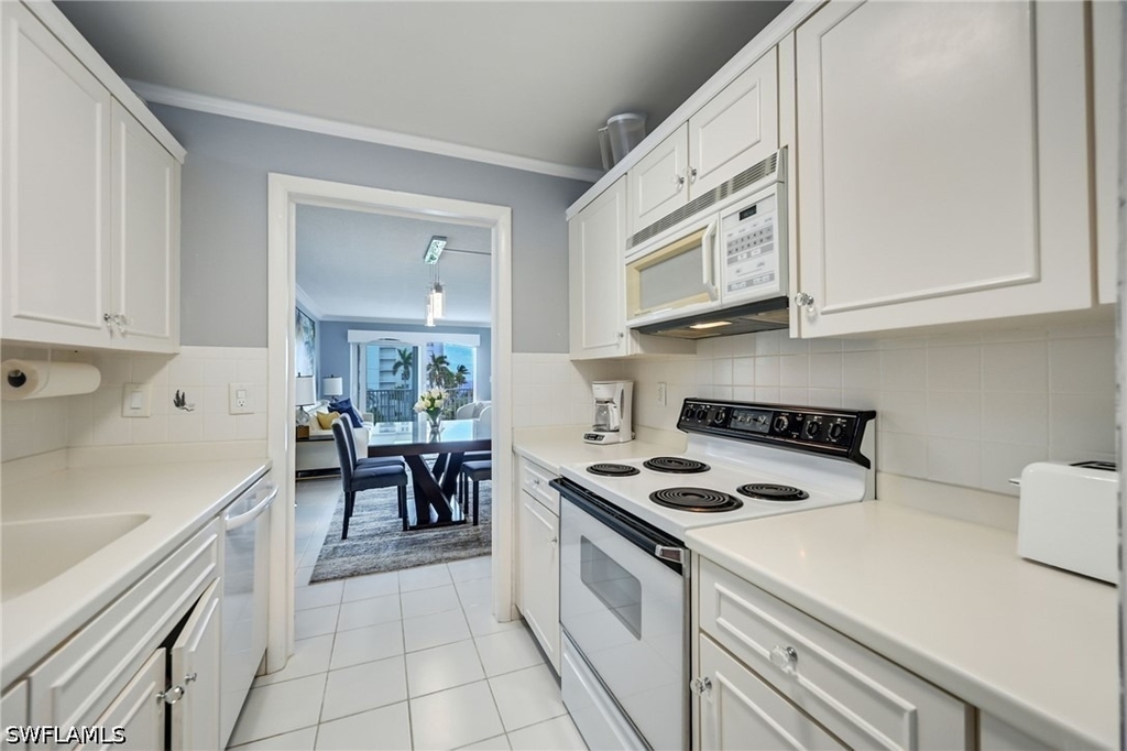 1300 Gulf Shore Boulevard N - Photo 16