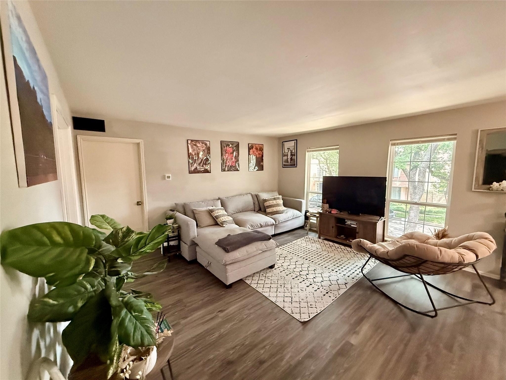 357 N Post Oak Lane - Photo 9