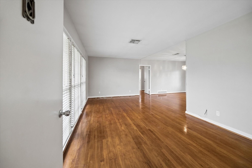 2327 Swift Boulevard - Photo 5