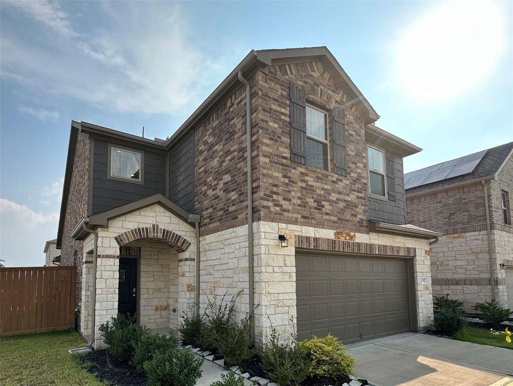 1052 Laguna Cove Drive - Photo 0