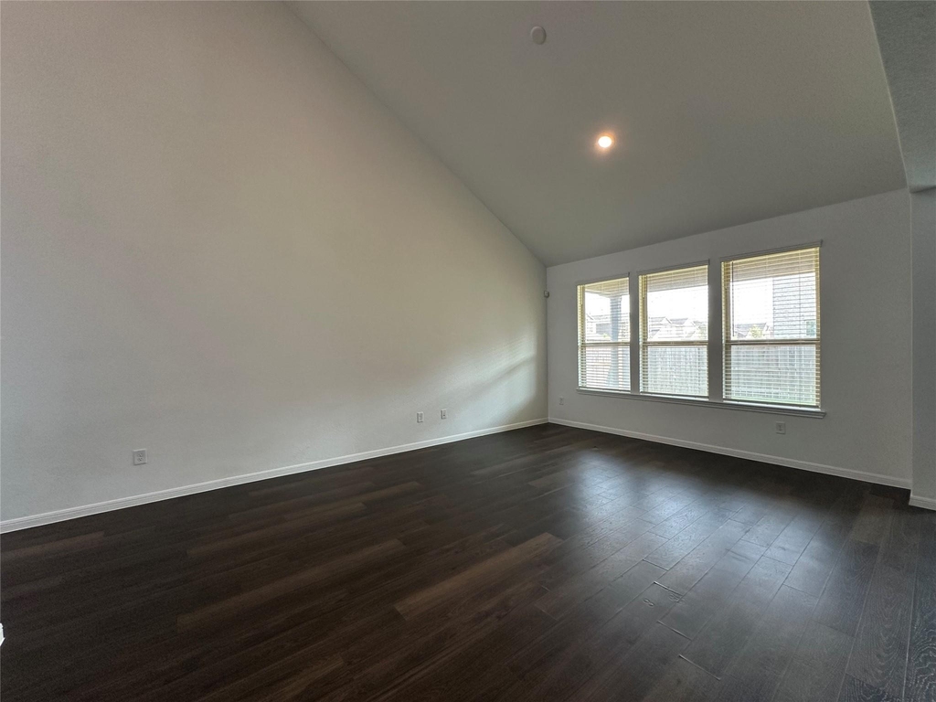 1052 Laguna Cove Drive - Photo 5