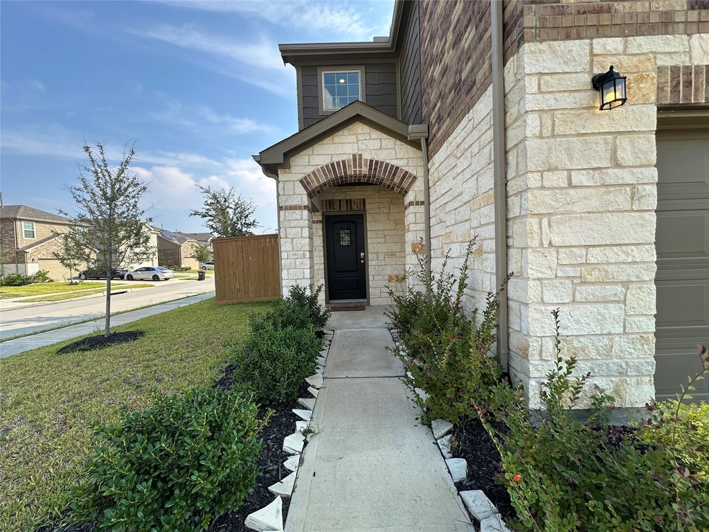 1052 Laguna Cove Drive - Photo 2