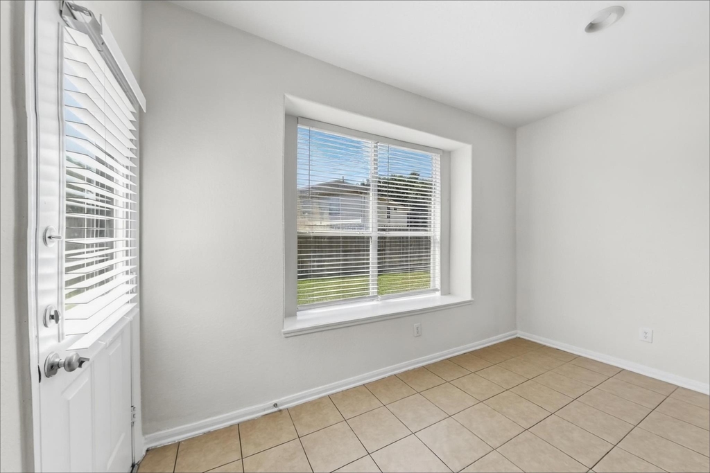 4702 Sebastopol Drive - Photo 3