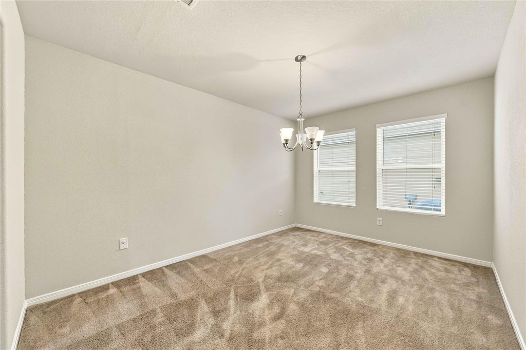 7402 Fox Cove Trail - Photo 8