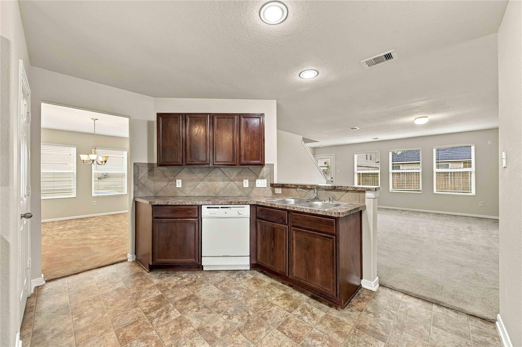 7402 Fox Cove Trail - Photo 5