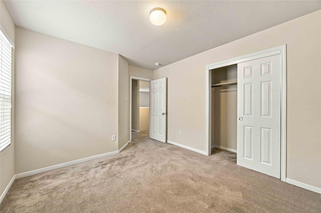 7402 Fox Cove Trail - Photo 16