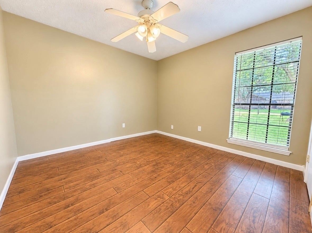 9943 Bayou Woods Drive - Photo 8