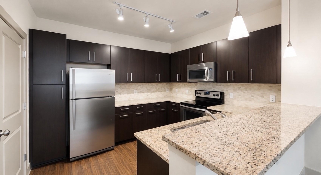 1340 W Gray Street - Photo 0