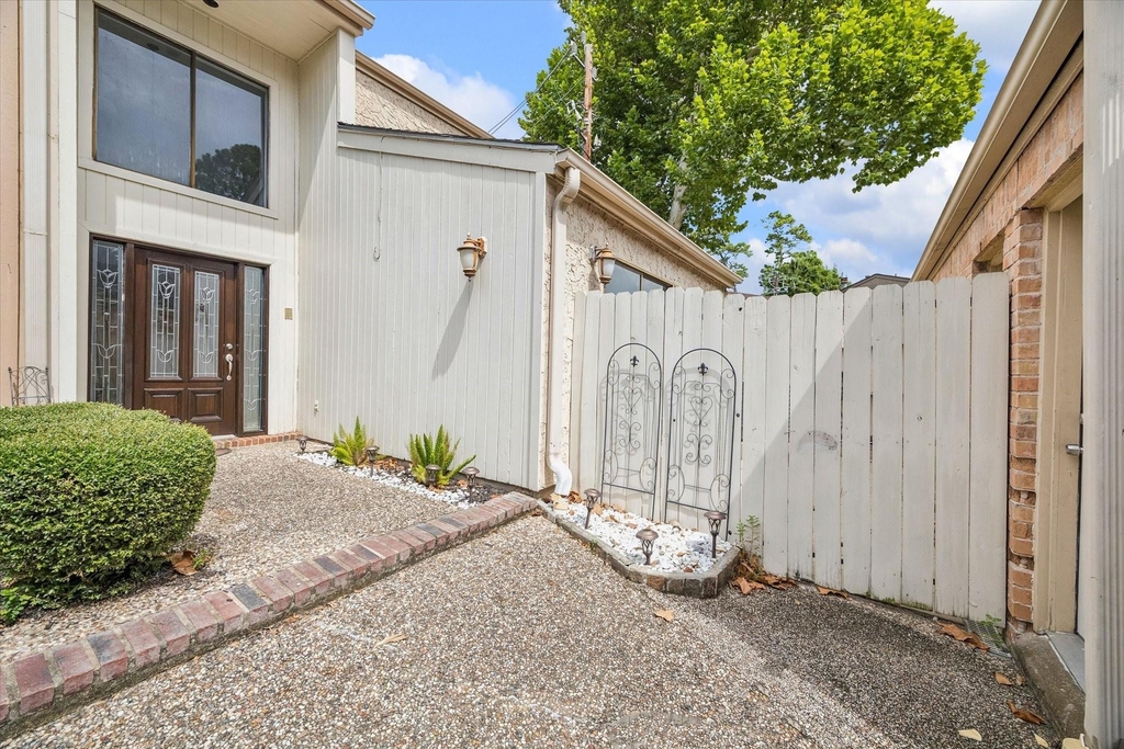 9322 Briar Forest Drive - Photo 6