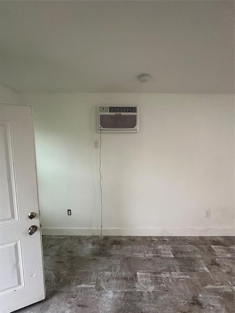 1405 Miles Street - Photo 3