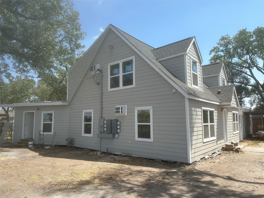 1405 Miles Street - Photo 1