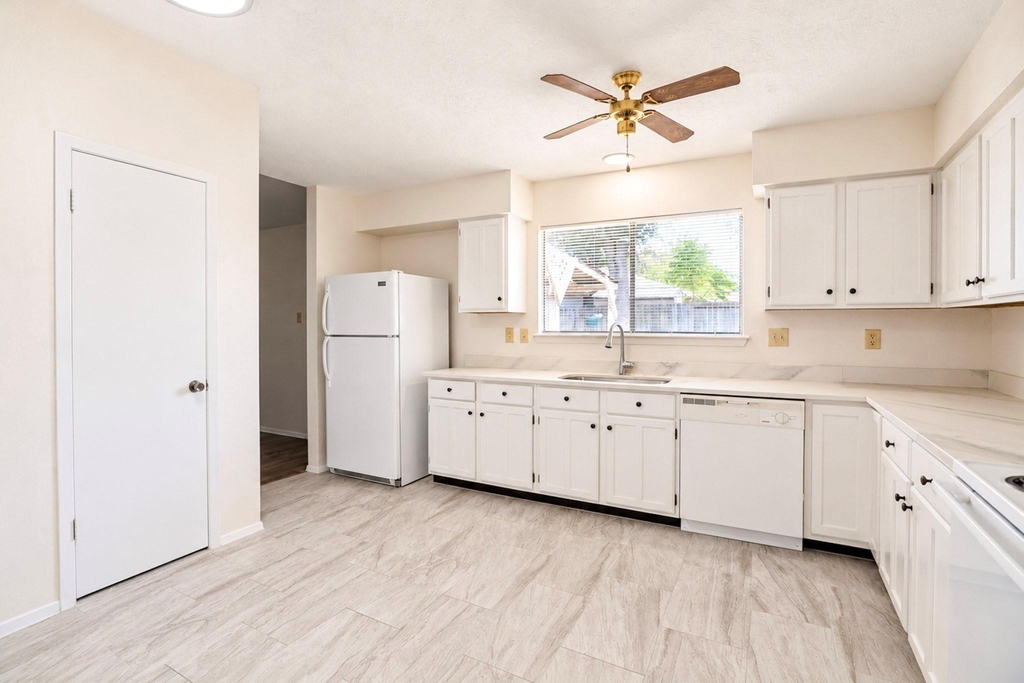 2326 Hazy Creek Drive - Photo 12