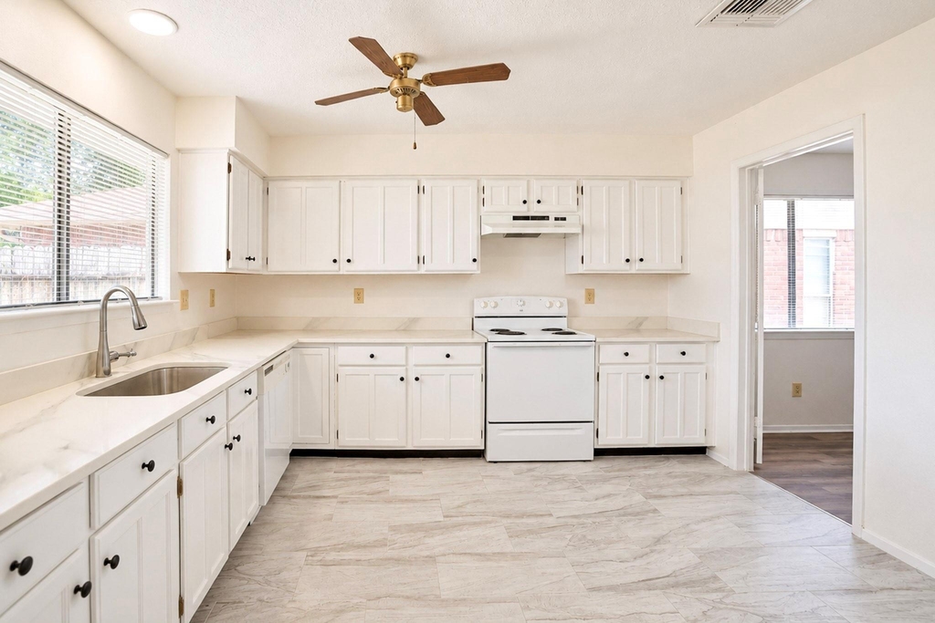 2326 Hazy Creek Drive - Photo 10