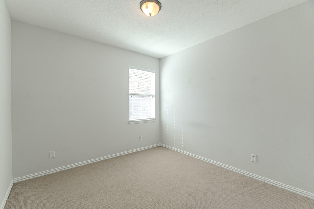 130 W Montfair Boulevard - Photo 18