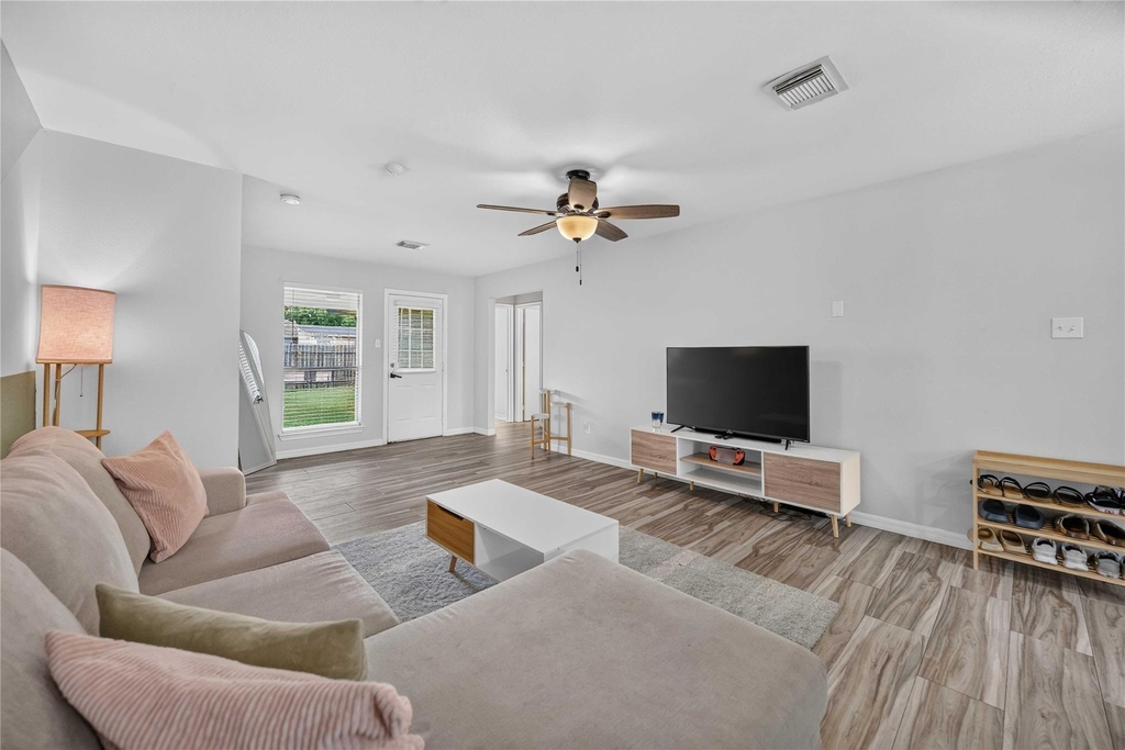 8302 Sanford Street - Photo 10