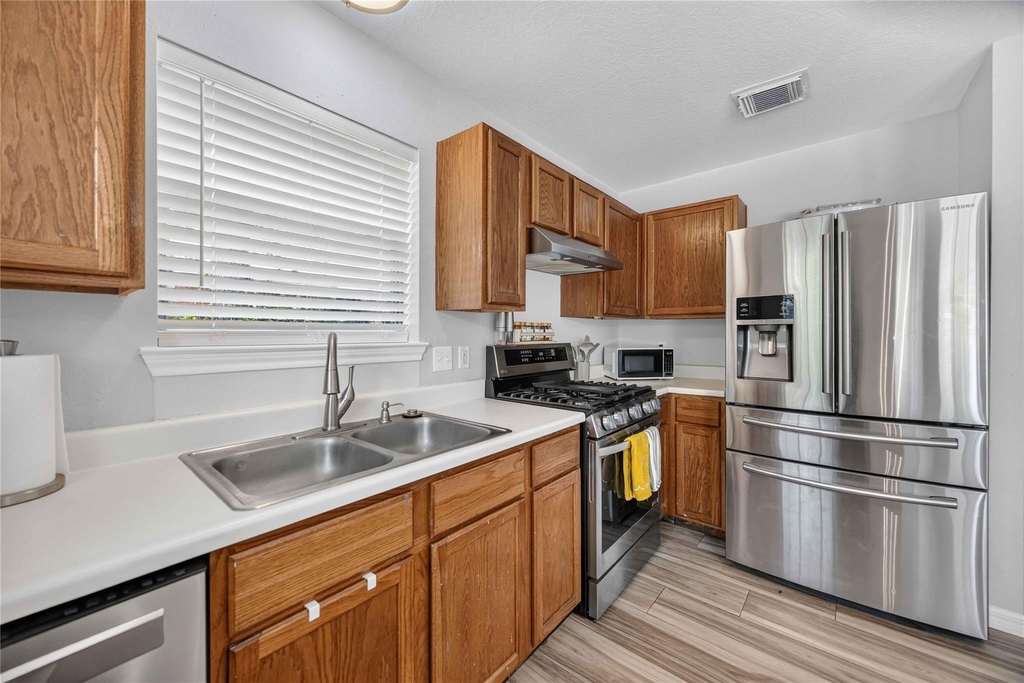 8302 Sanford Street - Photo 6
