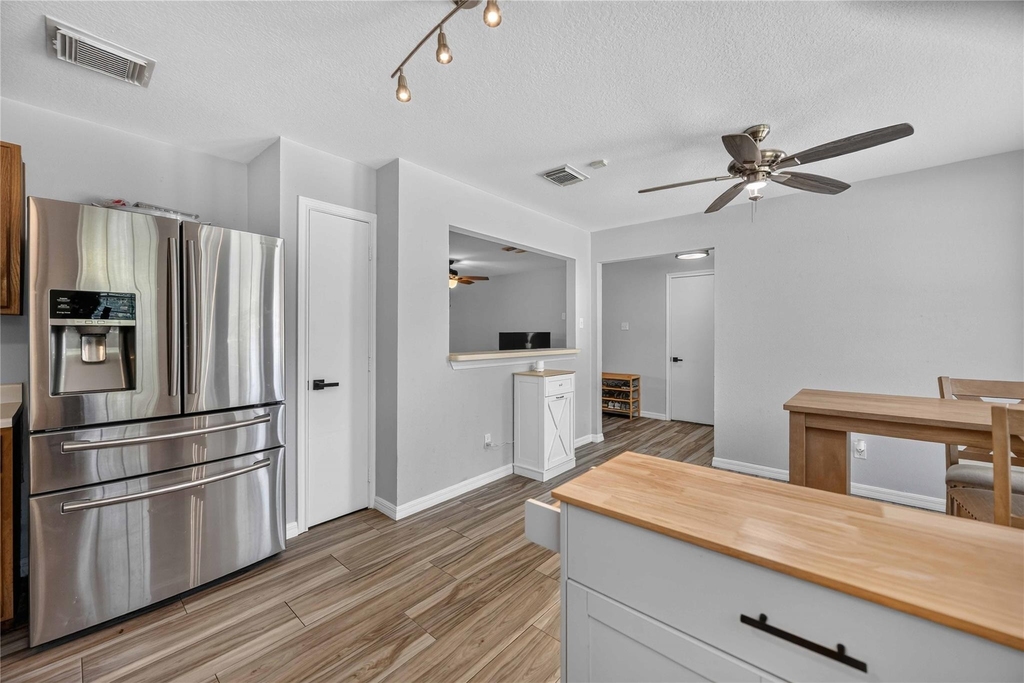 8302 Sanford Street - Photo 7
