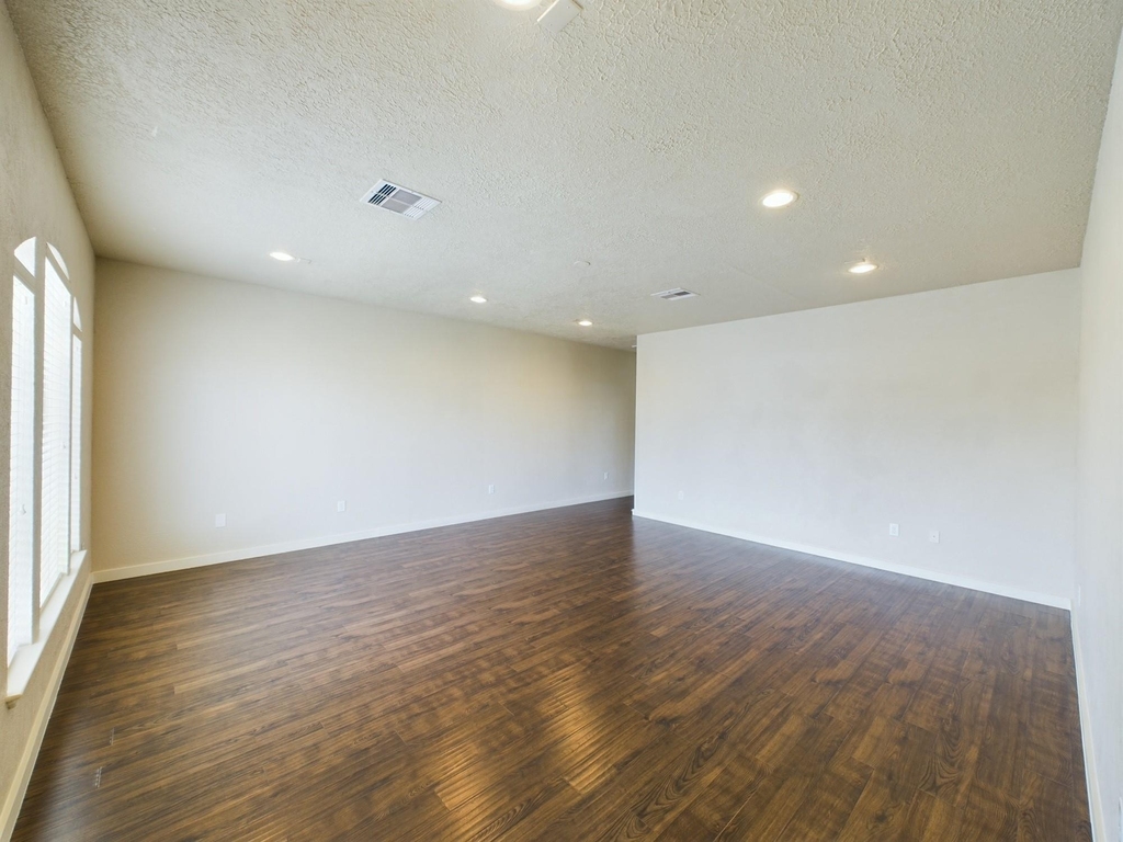 2607 Lawrence Street - Photo 20