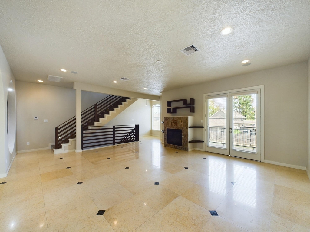 2607 Lawrence Street - Photo 9