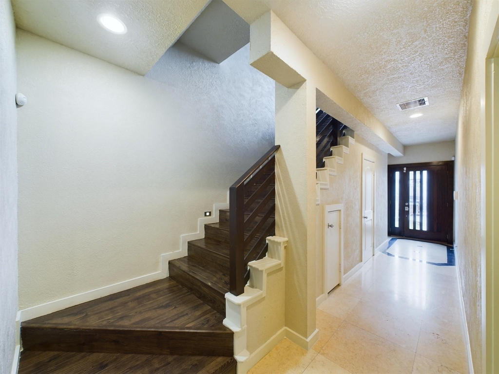 2607 Lawrence Street - Photo 3