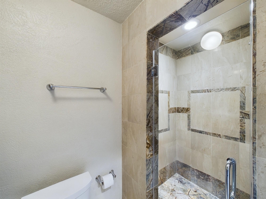 2607 Lawrence Street - Photo 5