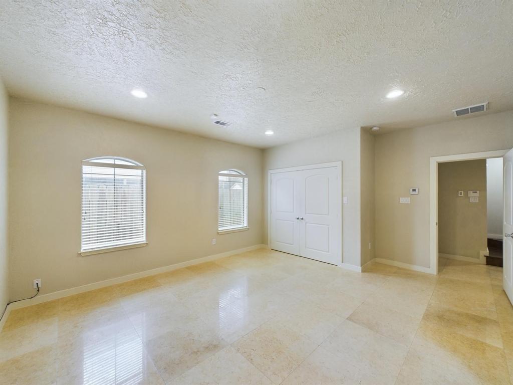 2607 Lawrence Street - Photo 6