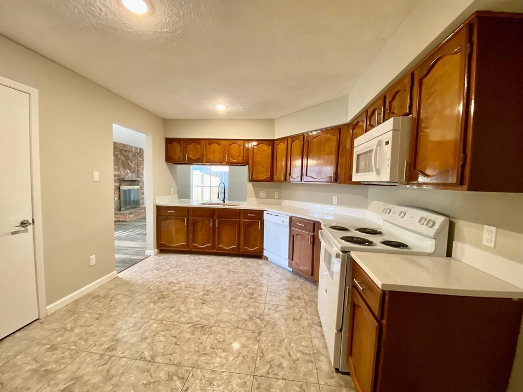 2406 Whitman Way Drive - Photo 7