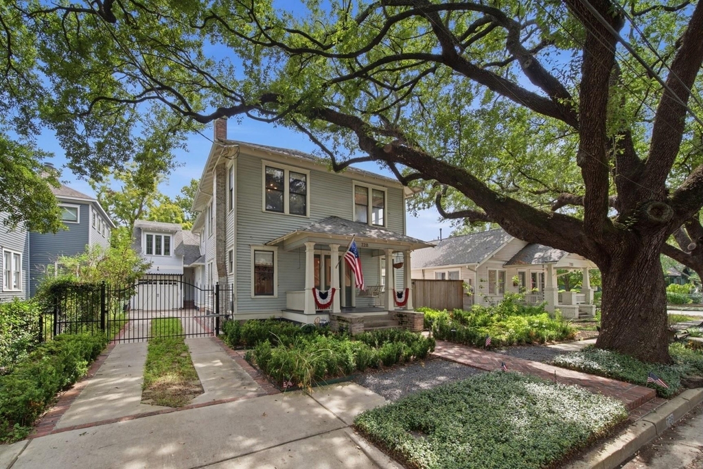 728 Bayland Avenue - Photo 0