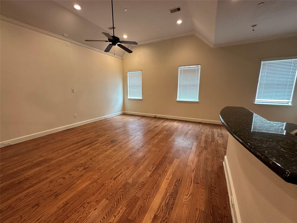 6353 Richmond Avenue - Photo 2