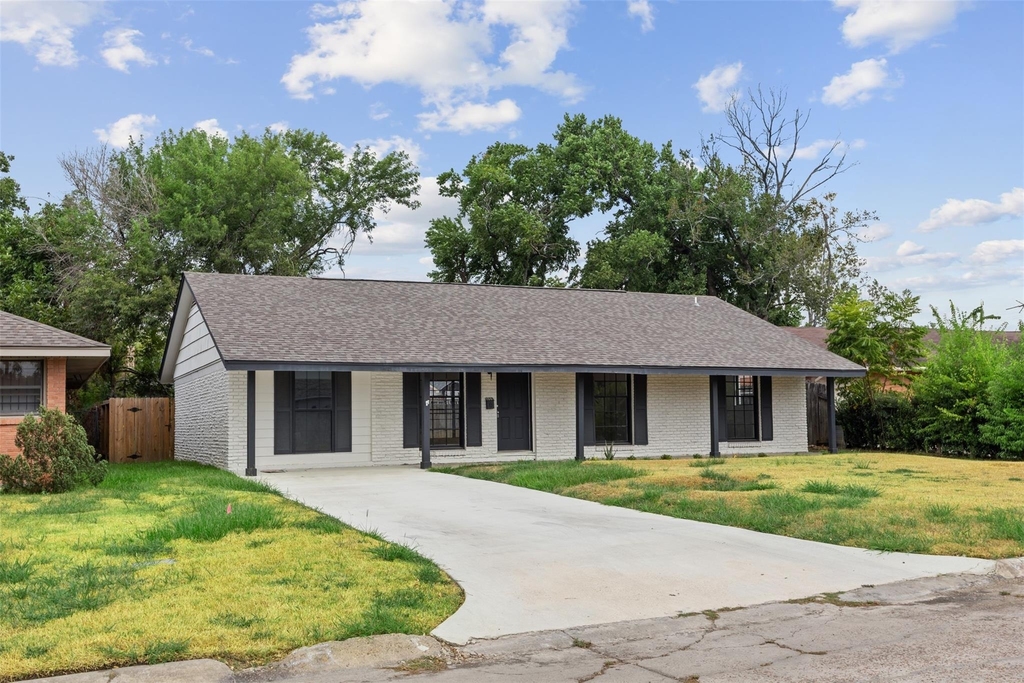 608 Lloyd Drive - Photo 0