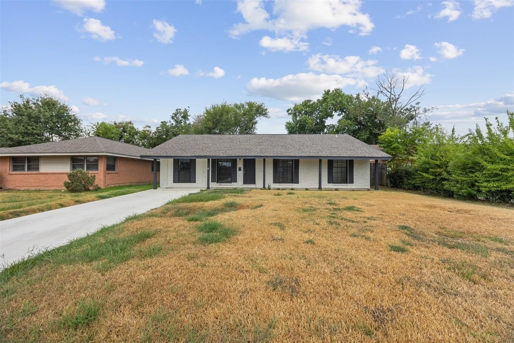 608 Lloyd Drive - Photo 1