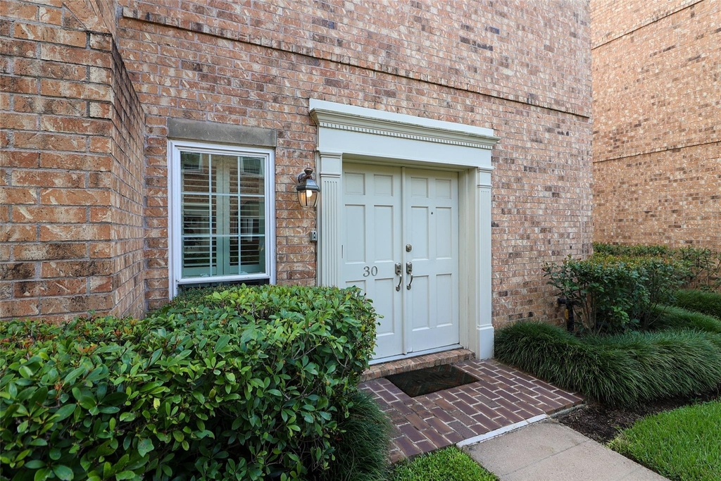600 Wilcrest Drive - Photo 2