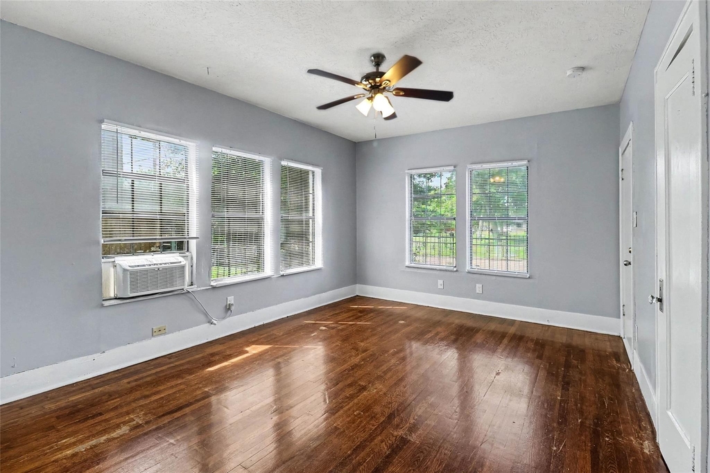 5121 Polk Street - Photo 10