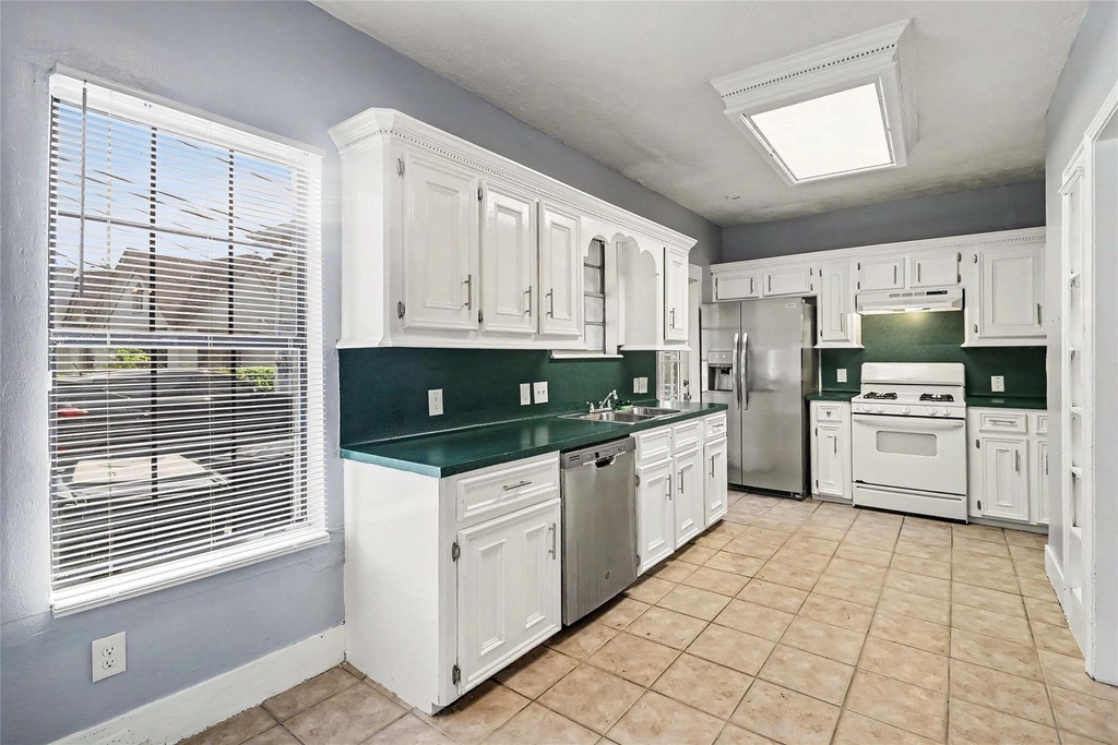 5121 Polk Street - Photo 7