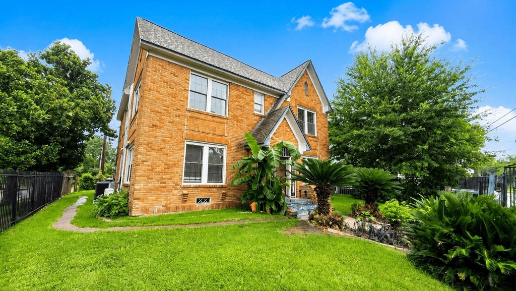 5121 Polk Street - Photo 0