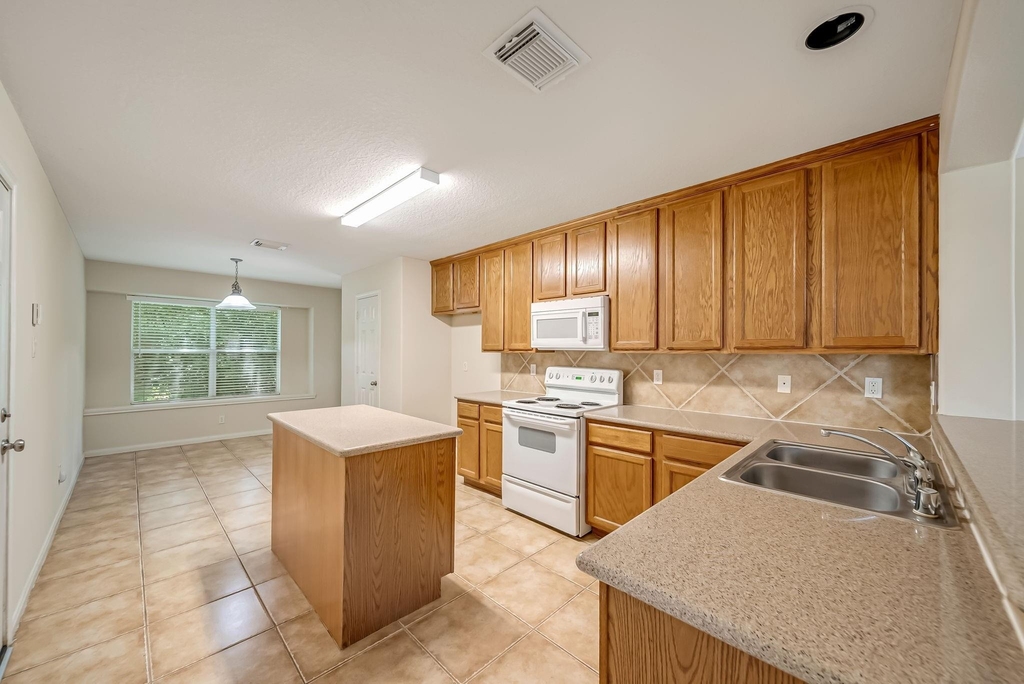 12810 Lake Shore Drive - Photo 10