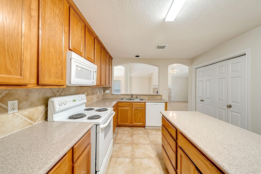 12810 Lake Shore Drive - Photo 8