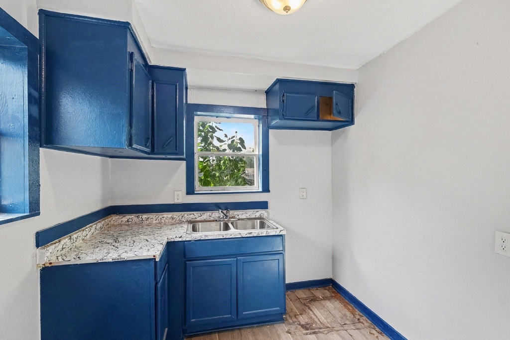 3926 Farmer Street - Photo 3